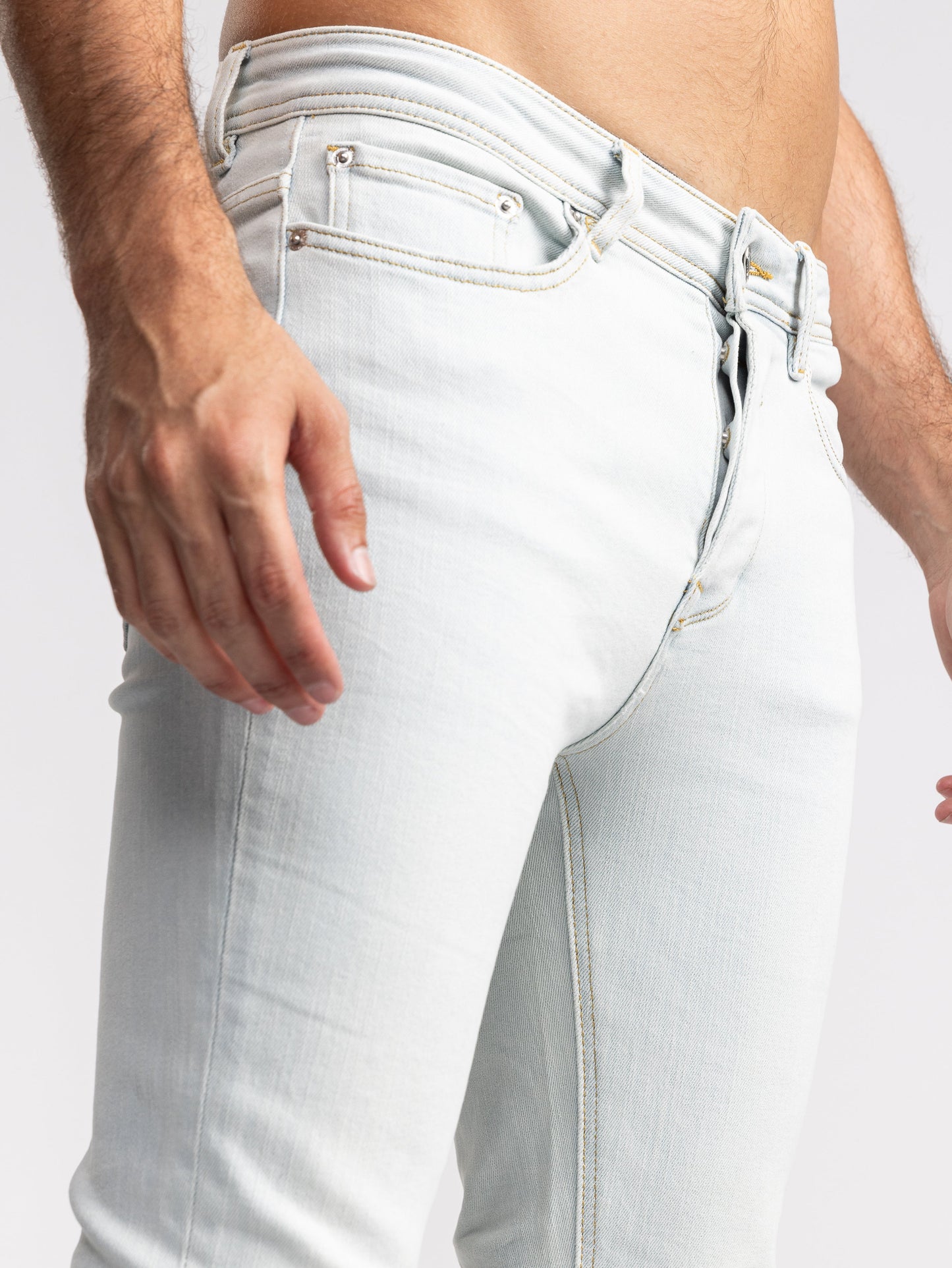 BASIC JEANS