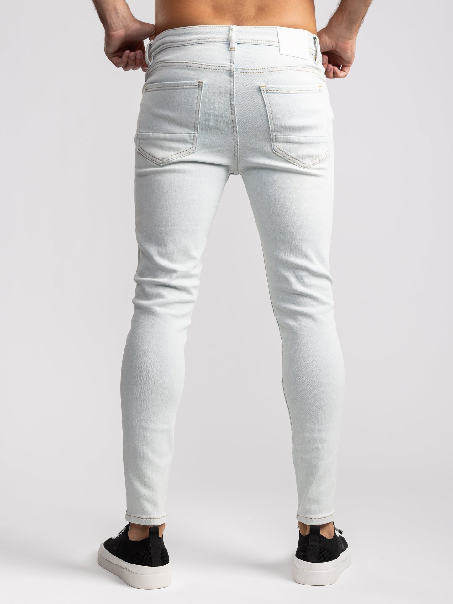 BASIC JEANS