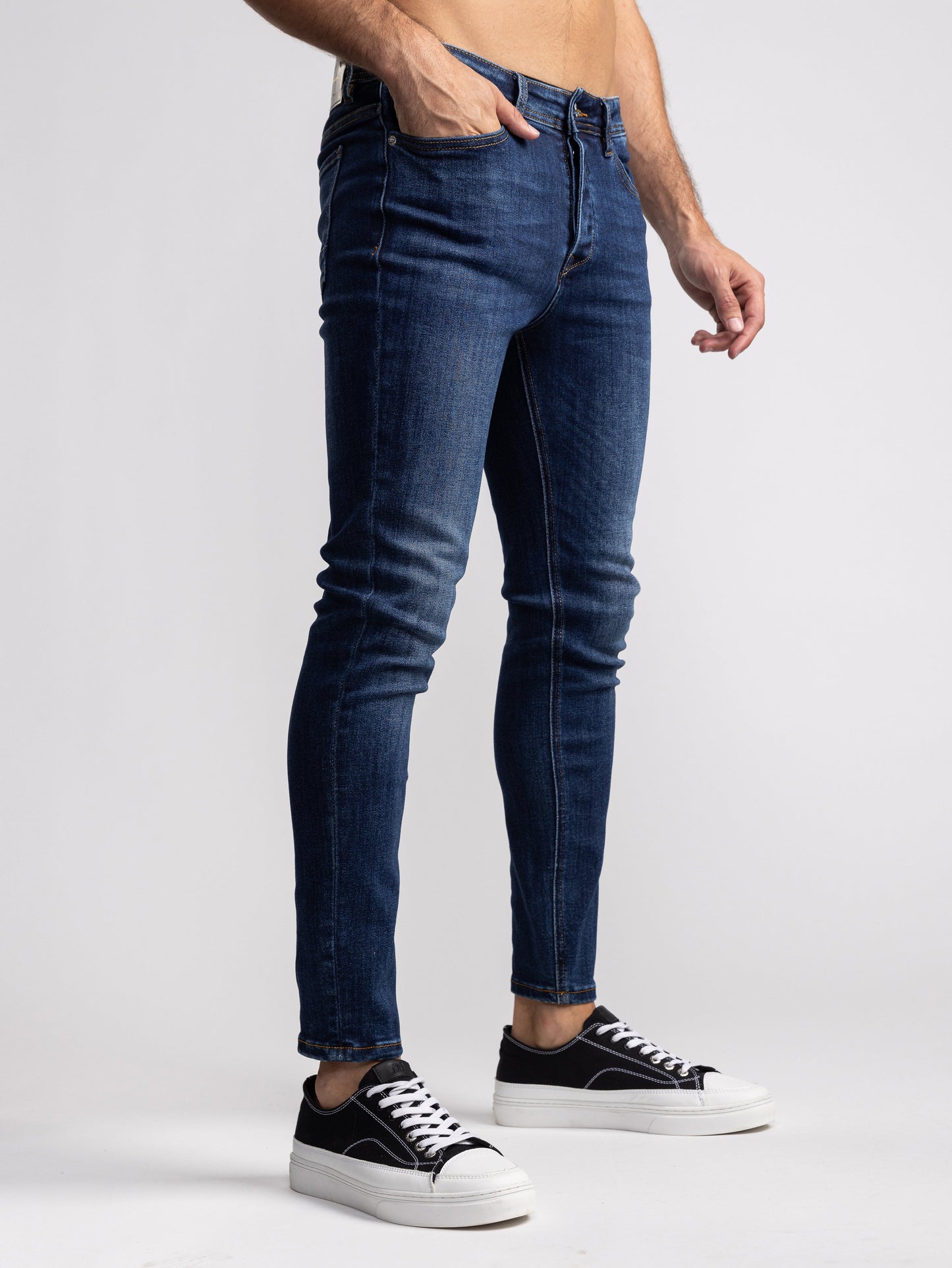BASIC JEANS