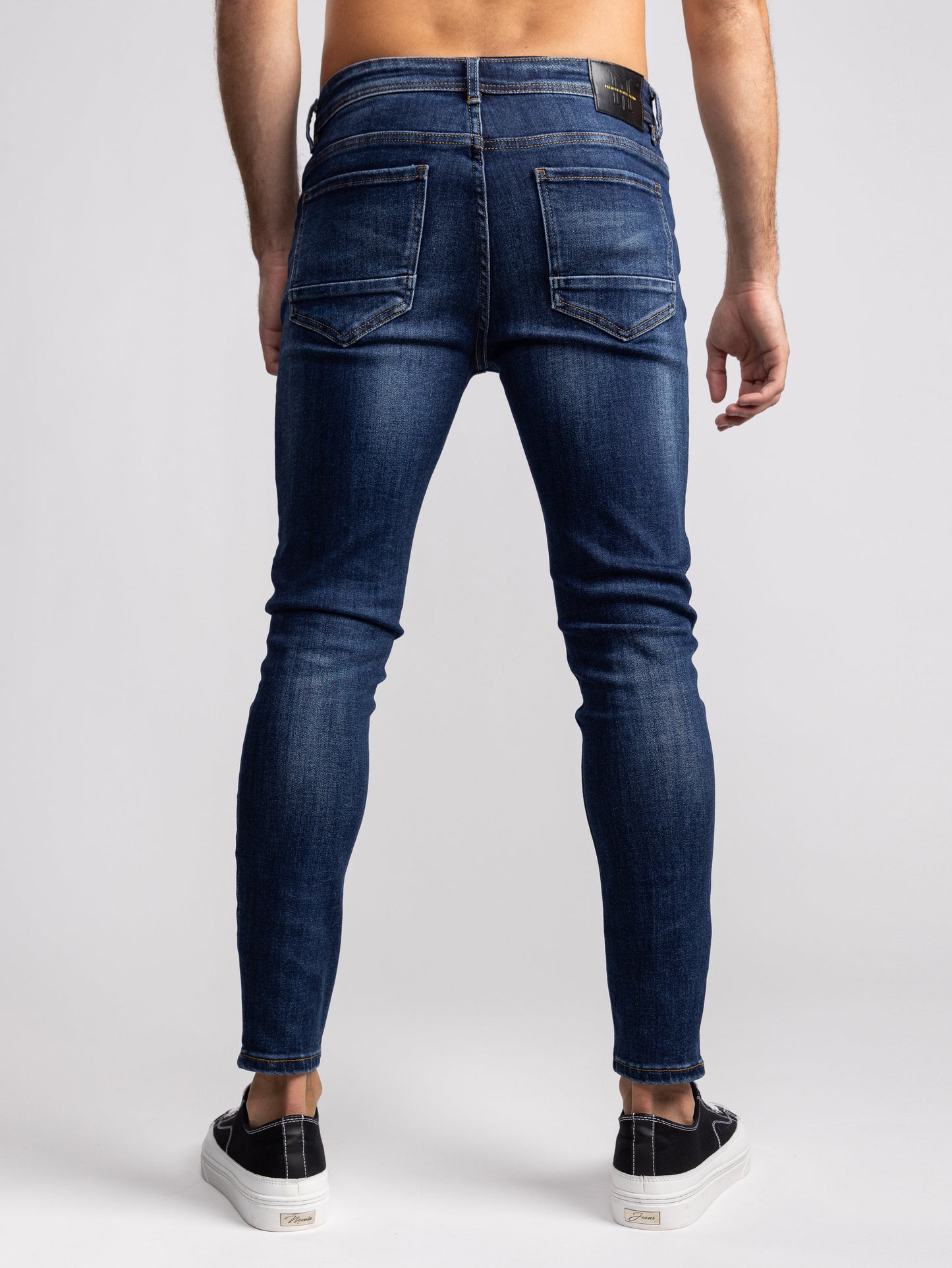 BASIC JEANS