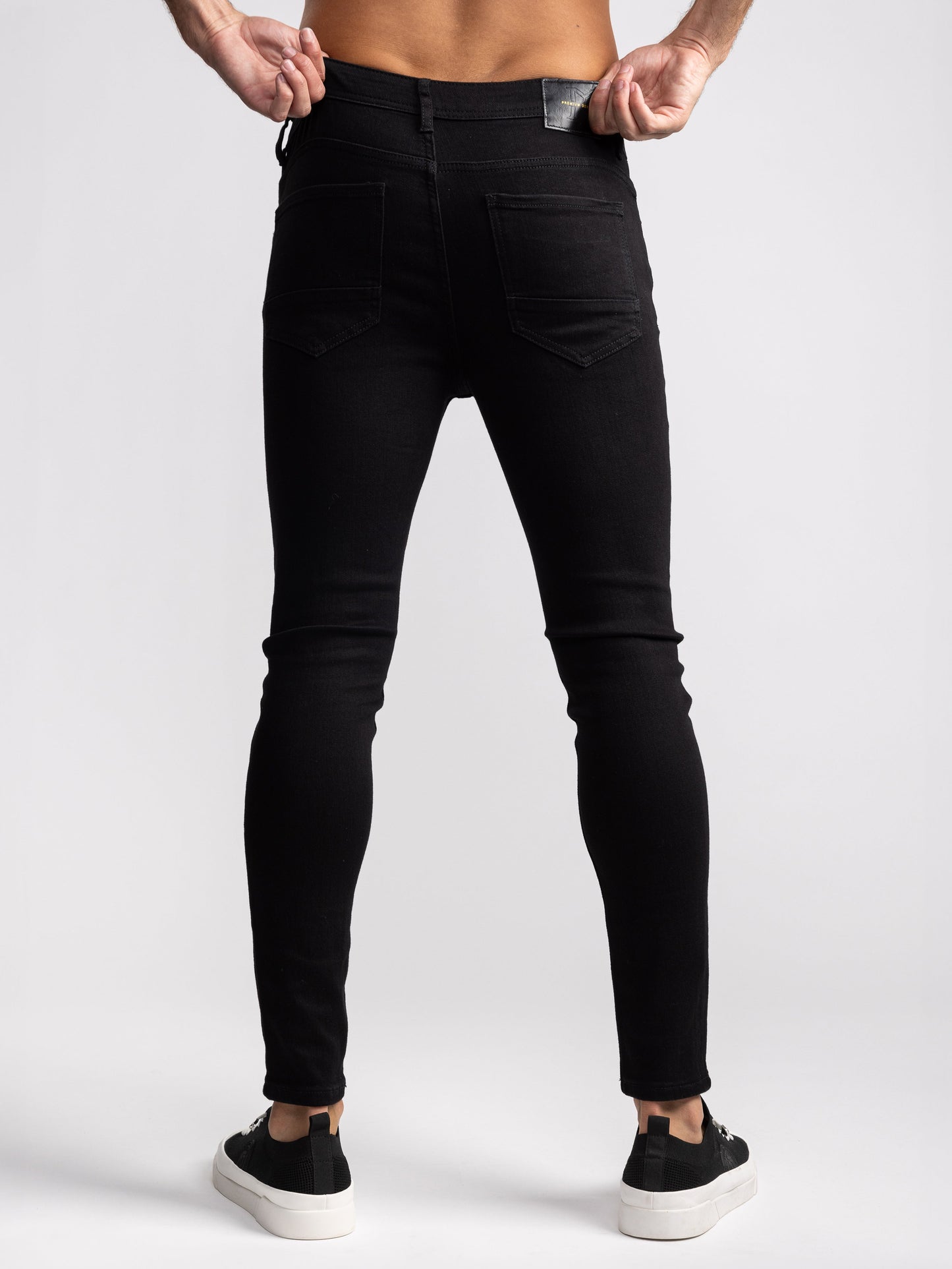 BASIC JEANS