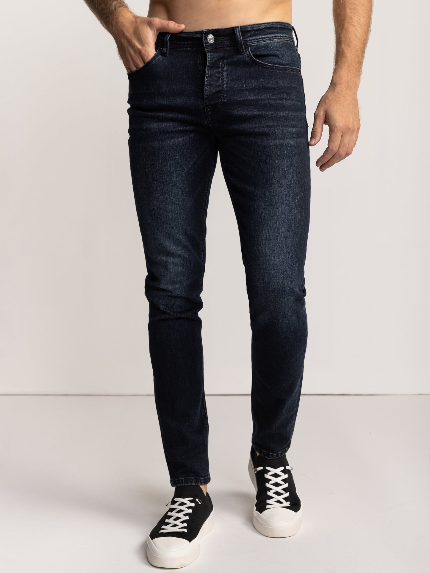 BASIC JEANS