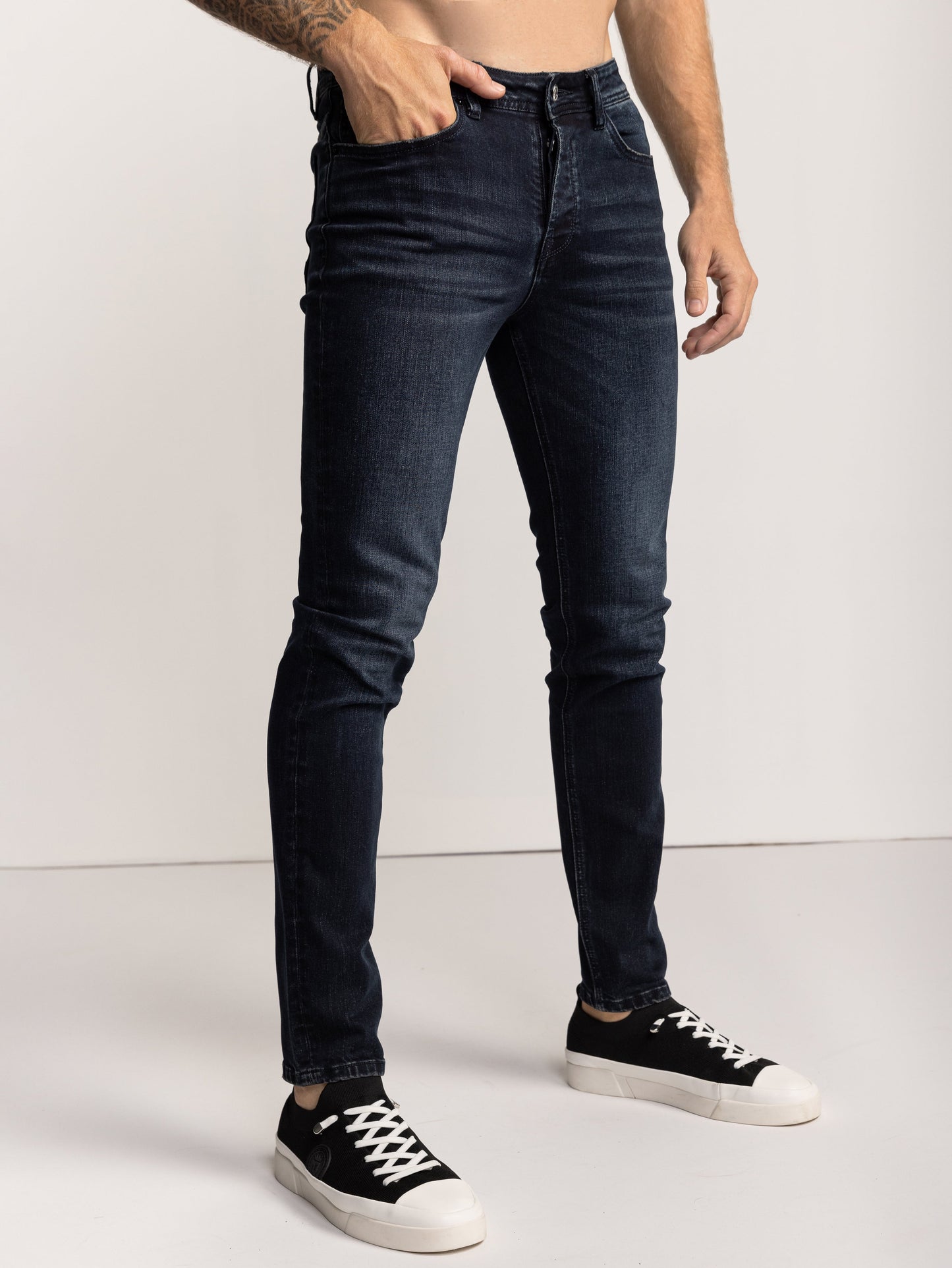 BASIC JEANS