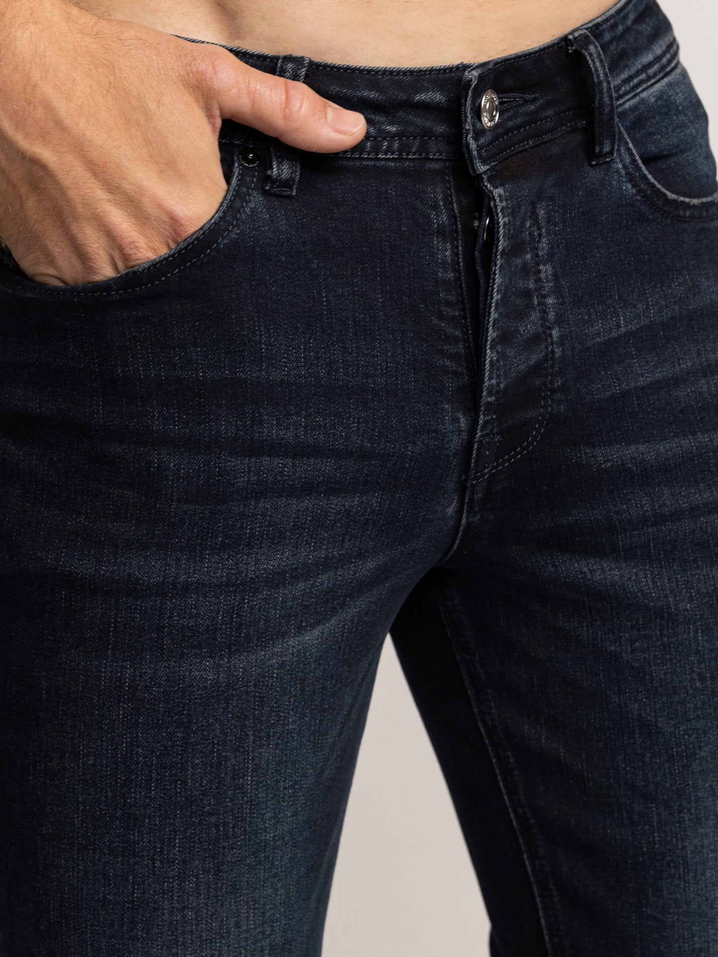 BASIC JEANS