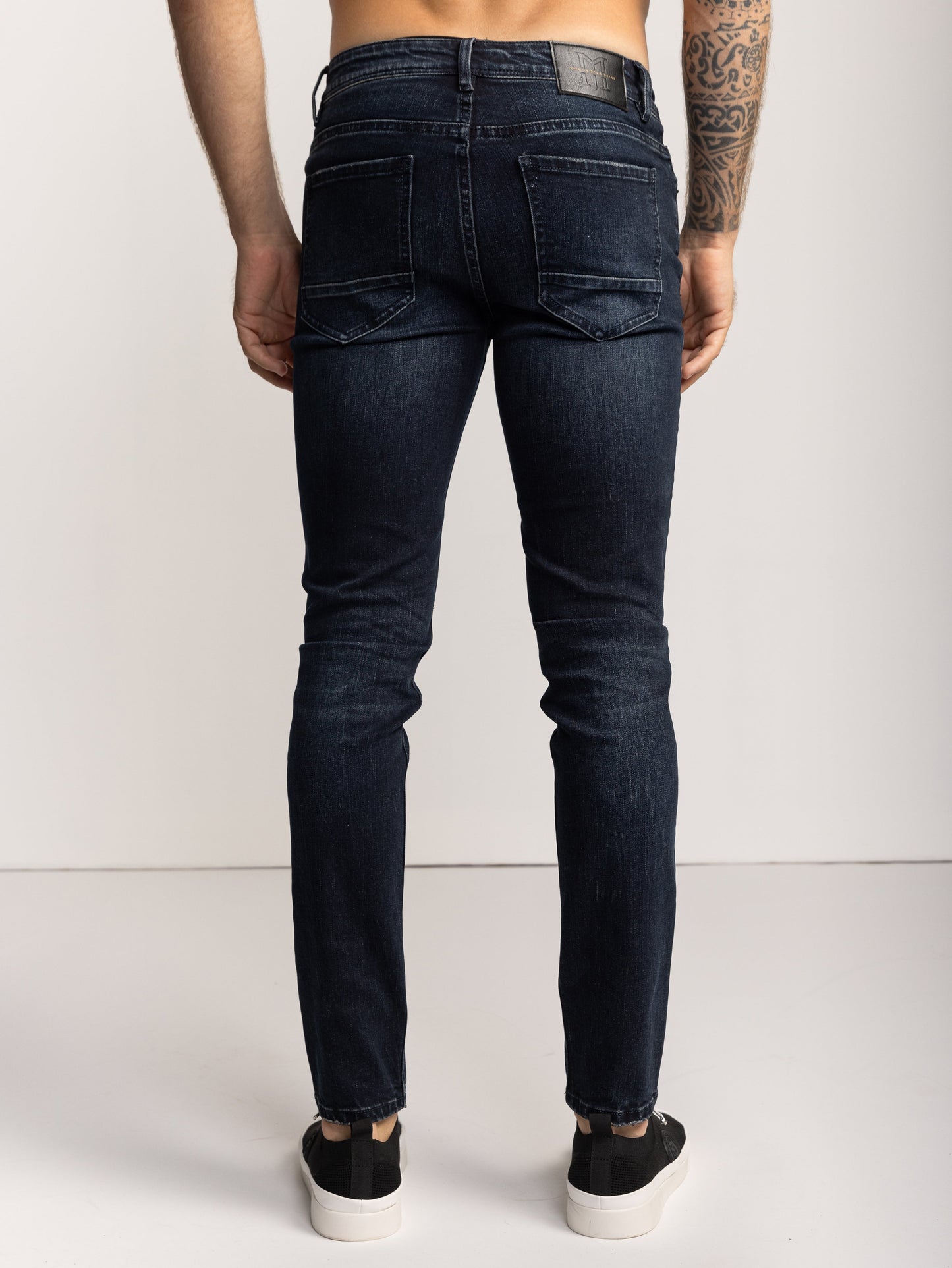 BASIC JEANS