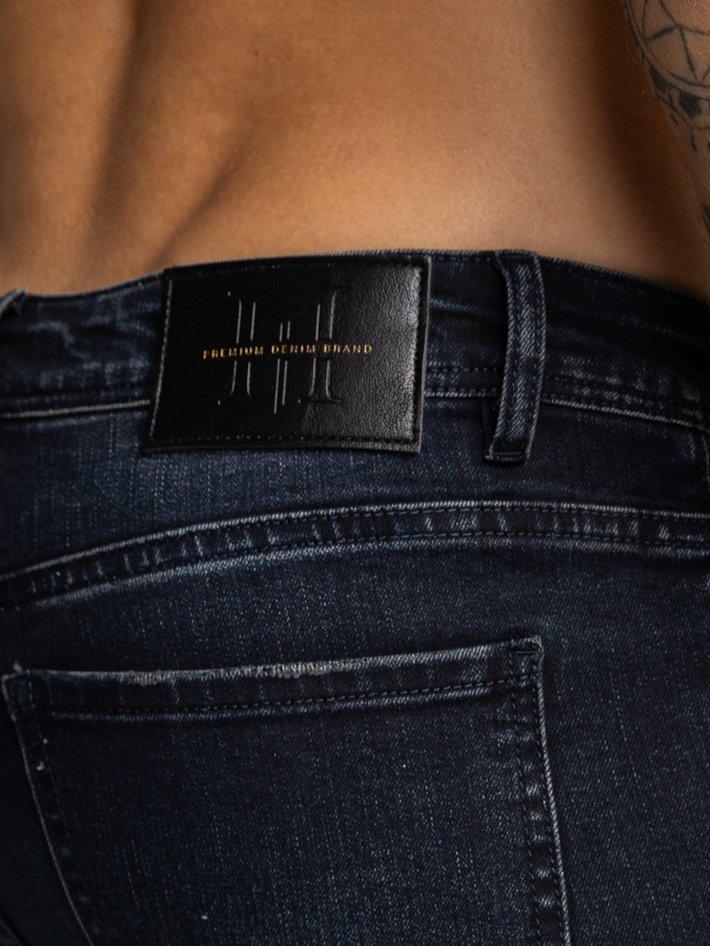 BASIC JEANS