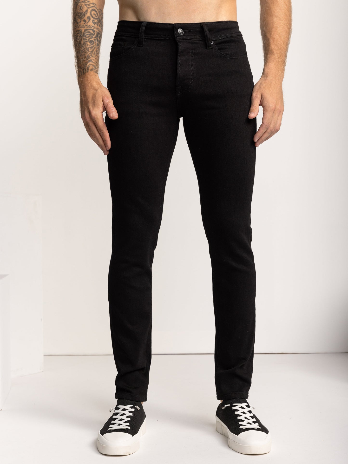 BASIC JEANS