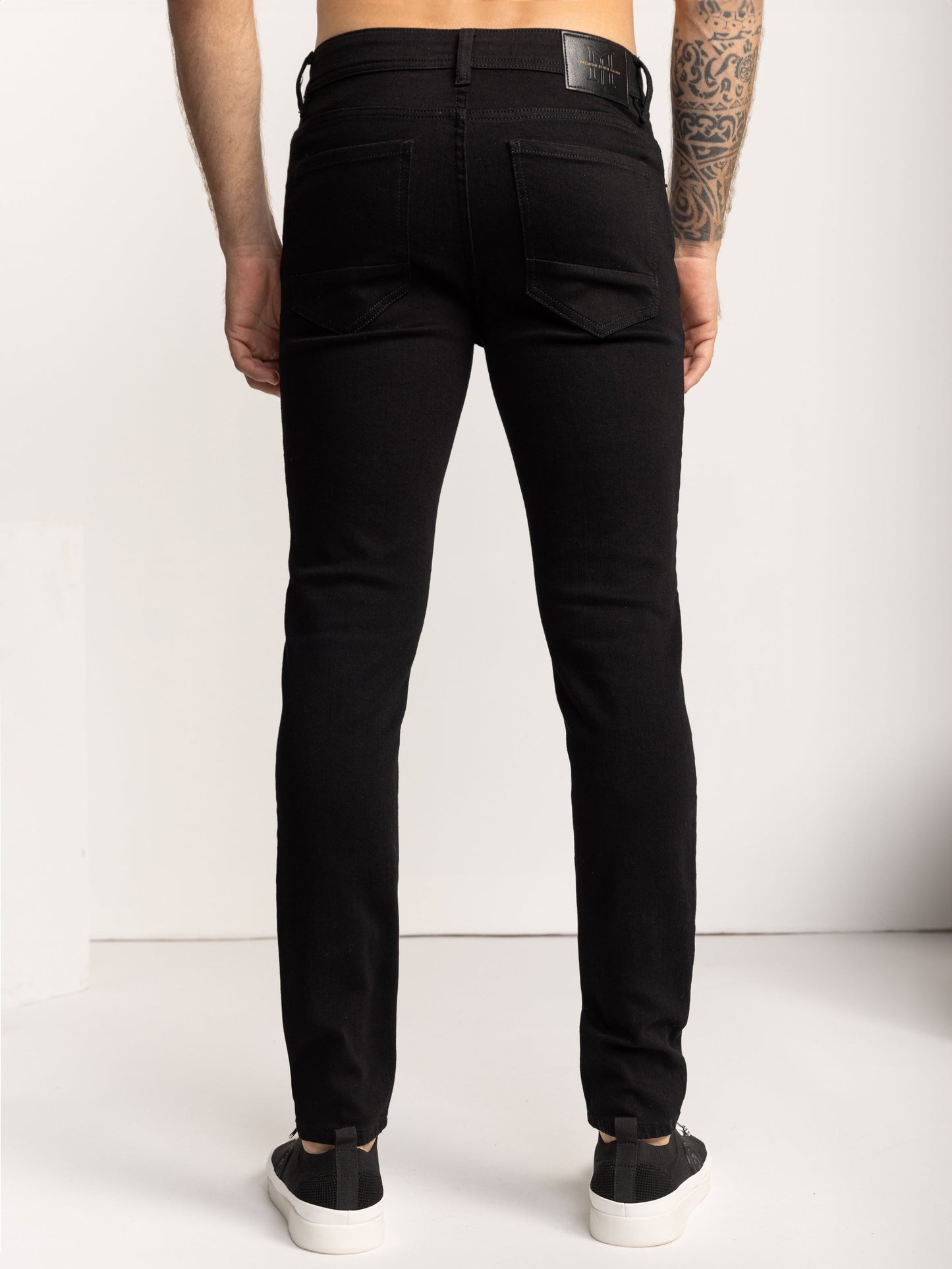 BASIC JEANS