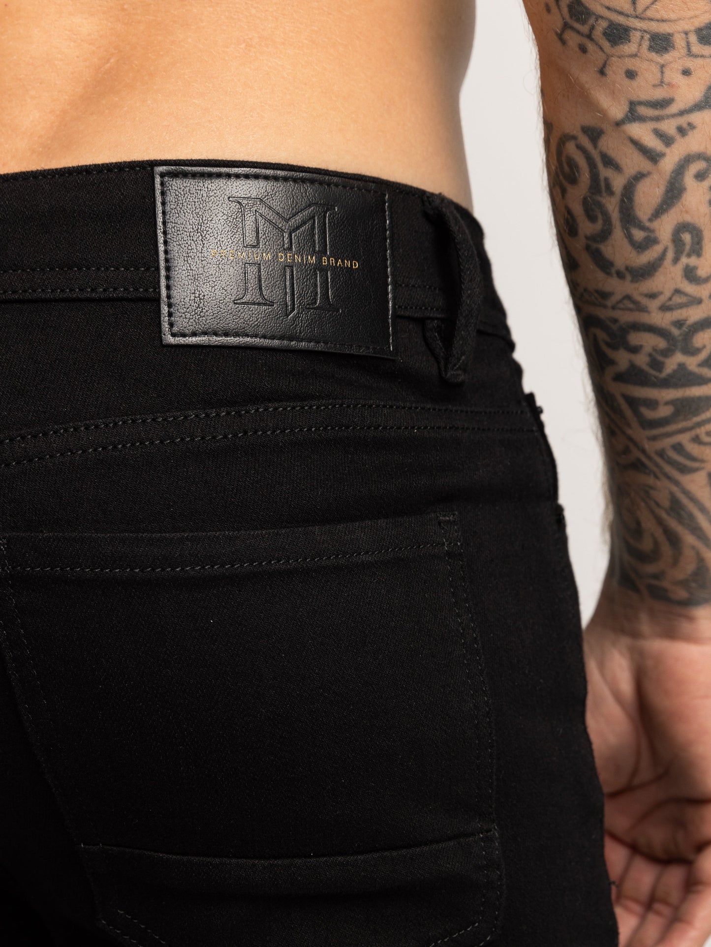 BASIC JEANS