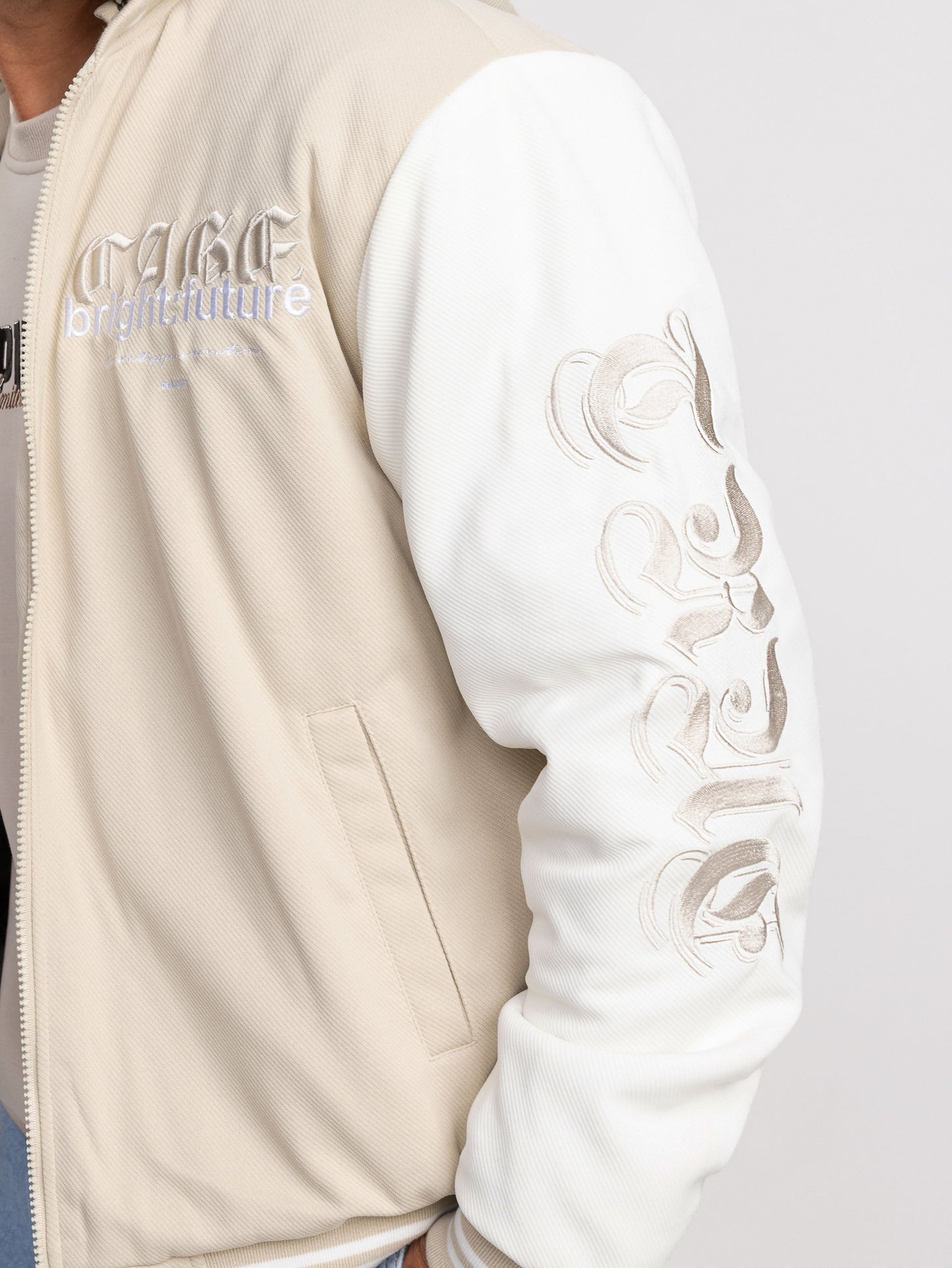 BOMBER JACKET