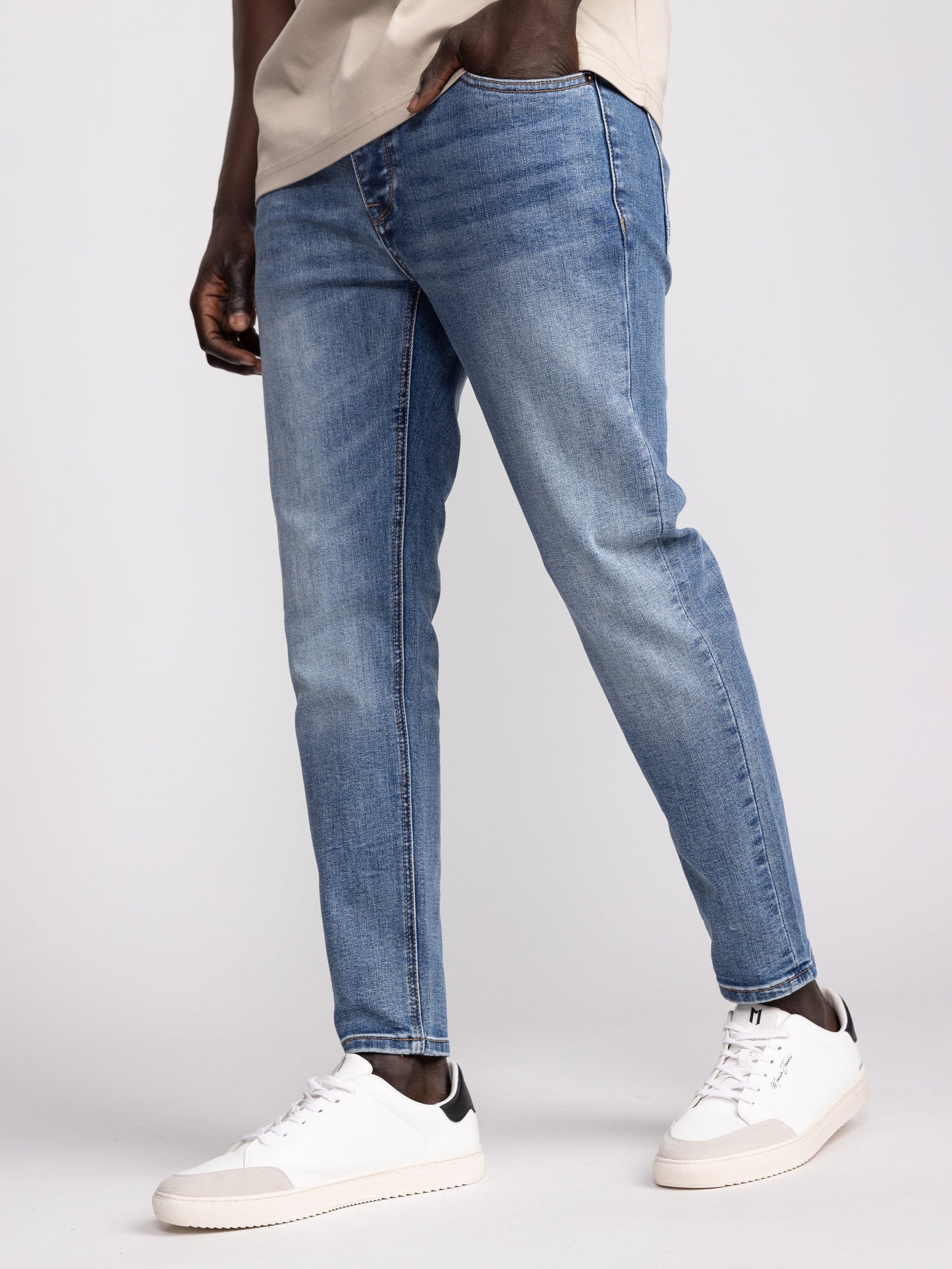 BASIC JEANS