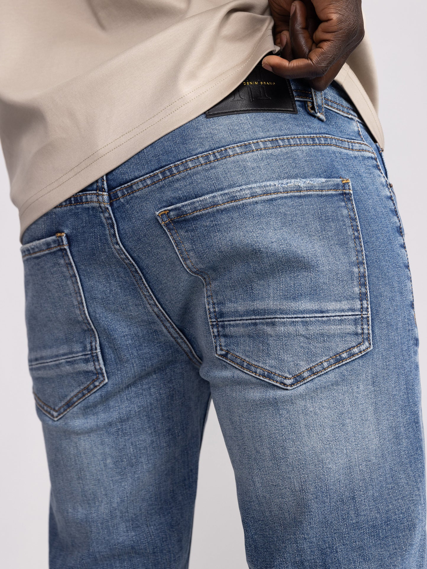 BASIC JEANS