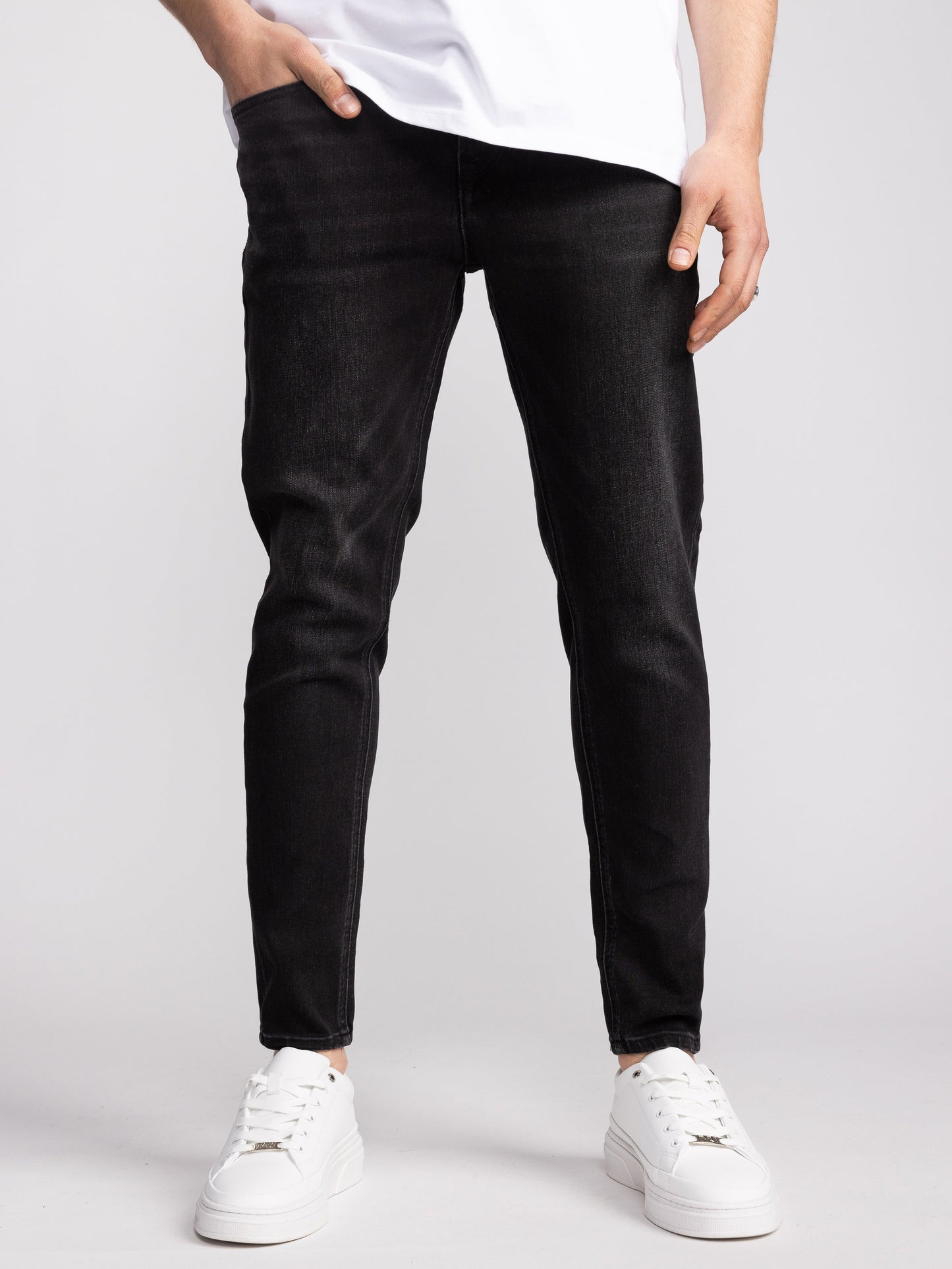 BASIC JEANS
