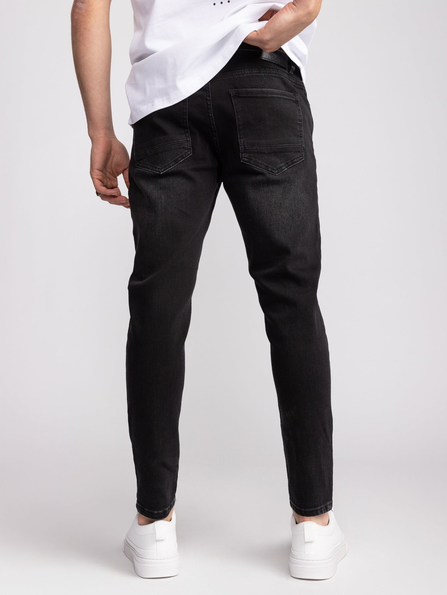 BASIC JEANS